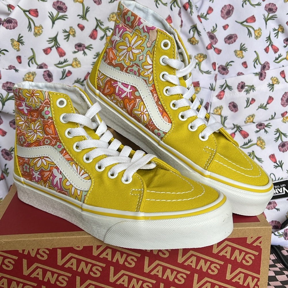 Vans WMNS Sk8-Hi Tapered
Psychedelic Resort Passio
VN0A5KRUBLX
Sneakers - Picture 5 of 16